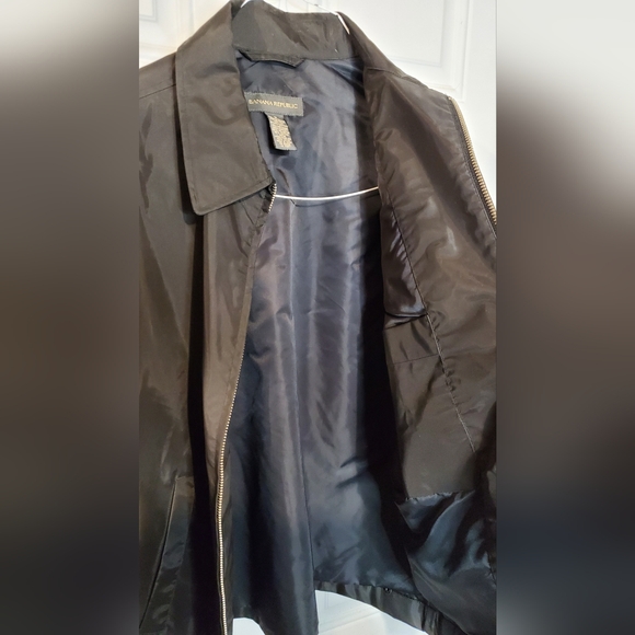Banana Republic Waterproof Jacket, size M - Picture 4 of 4